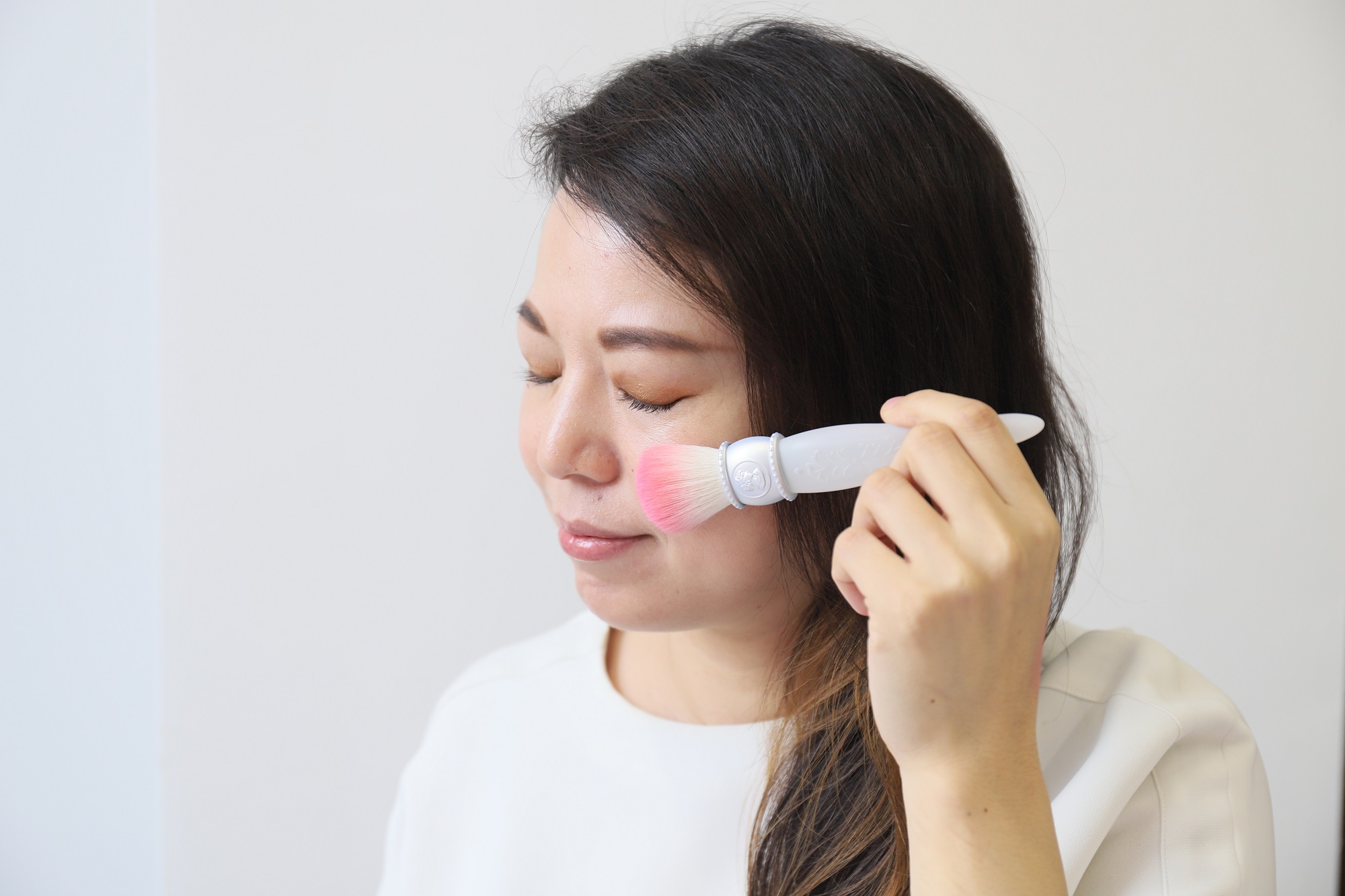 レ・メルヴェイユーズ ラデュレから、優雅なスワンのポットに入った