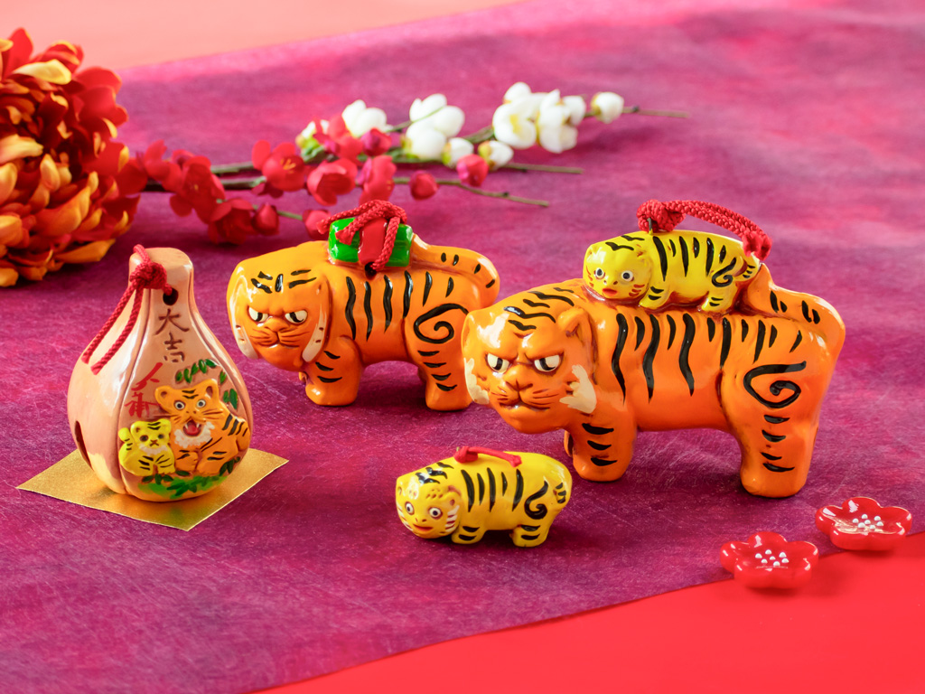 広島みやげ｜何とも言えない表情がたまらない 新年には越智陶芸の