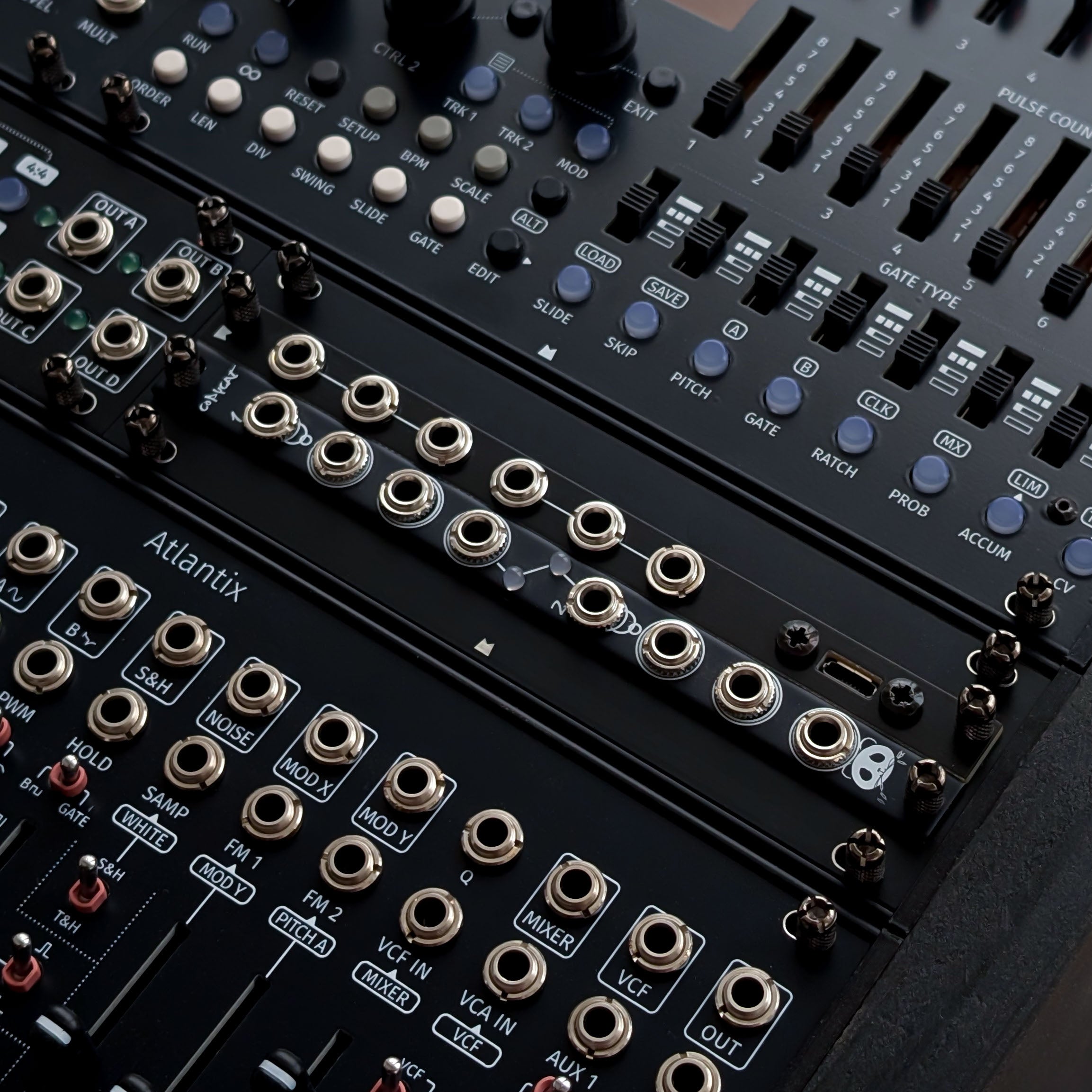 Zeroscope 1U black panel – Mörk Modules