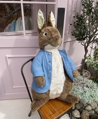 京都・軽井沢】ピーターラビット(TM)公式ショップで冬限定ノベルティ