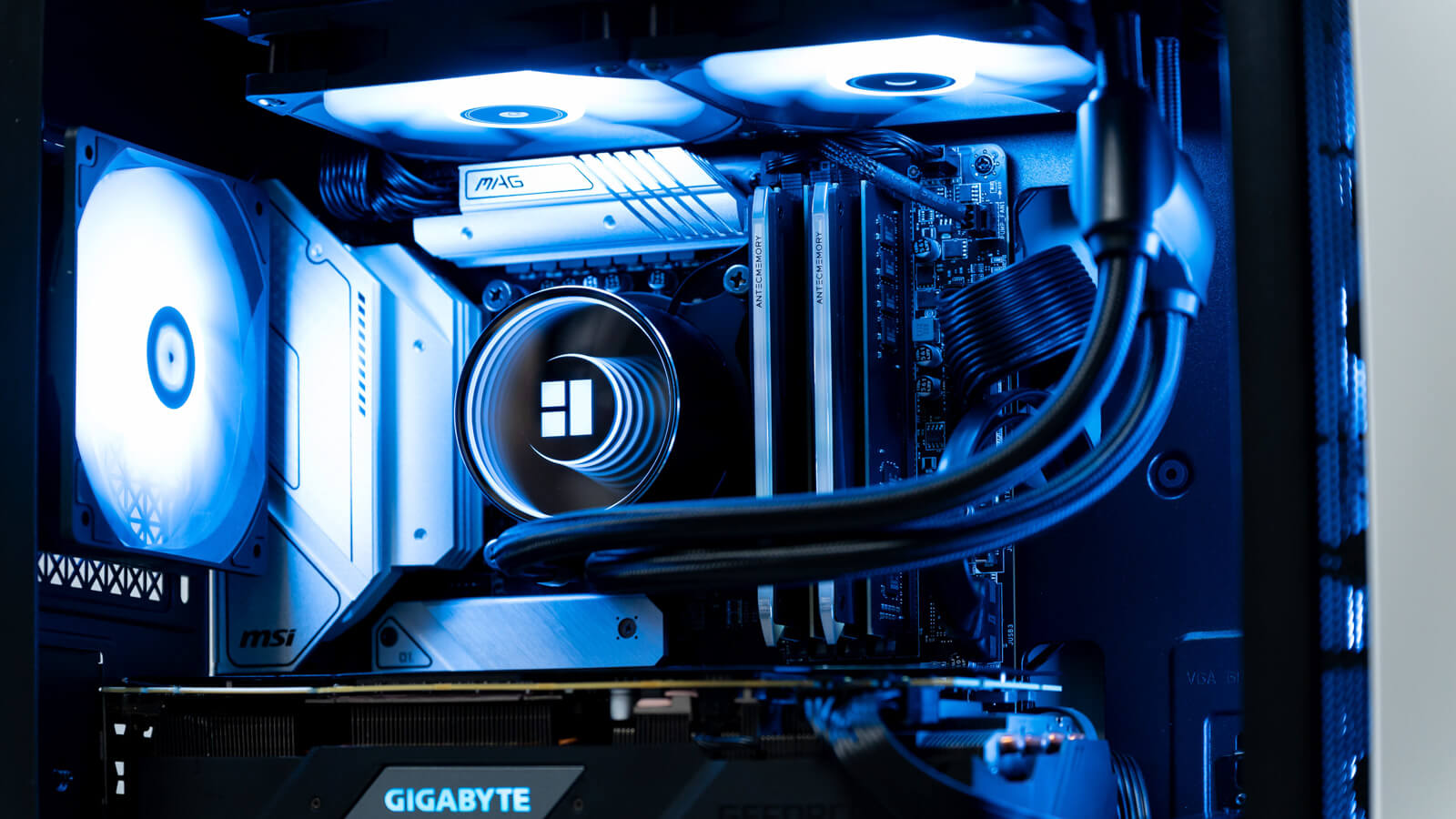 自作のパソコンに自作の妖精を／minimum factory みゆき メイクアップ