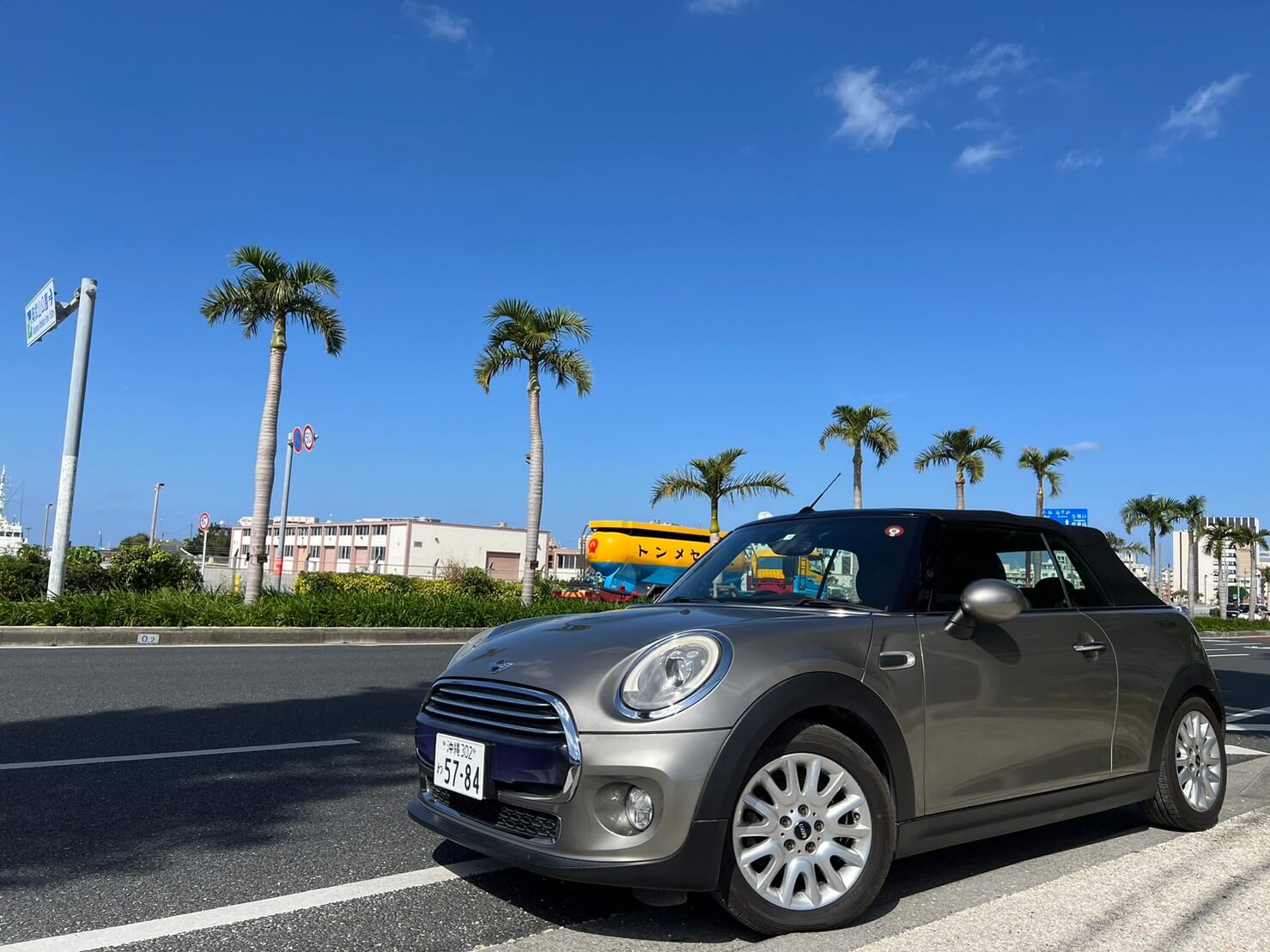 MINI ミニクーパーコンバーチブル（シルバー） | 沖縄旅行・観光で外車