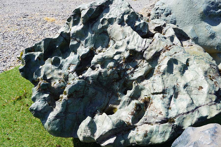 神居古潭石】神々の住まう地の神聖なエネルギーを得て形成されます