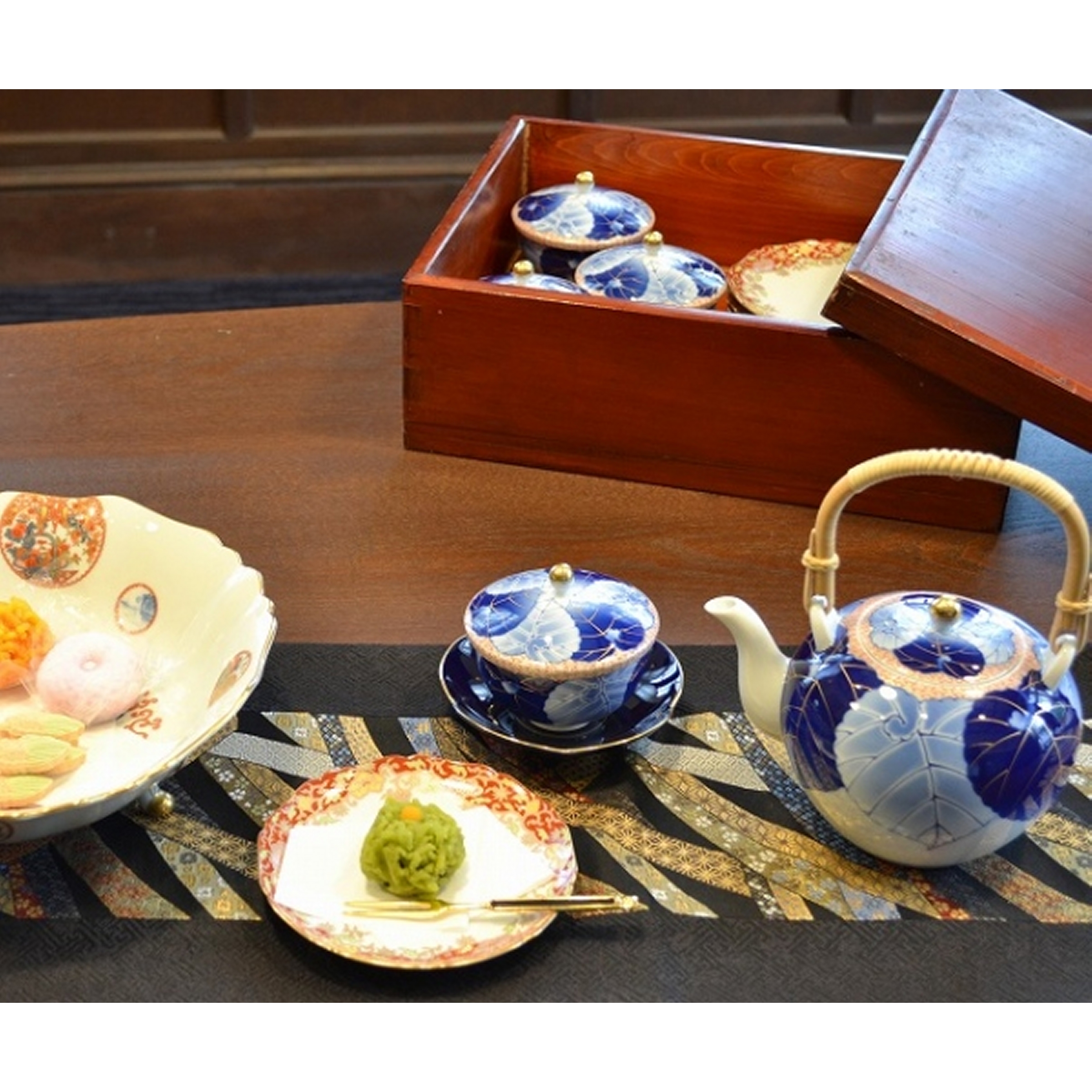 愁海棠）高級茶器セット（急須・湯のみセット）|有田焼の老舗-香蘭社