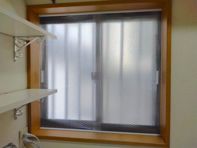 トイレ窓からの冷気が寒すぎる！ポリカーボネート板で作る断熱内窓