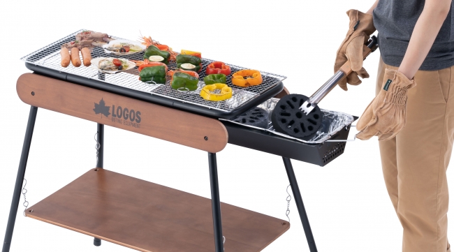 木製パネルがテーブル＆ラック棚になる新型グリル「アイアンウッド