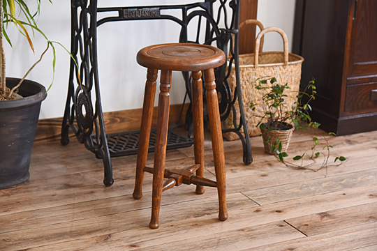 これですっきり選べる！アンティークスツール6つの基礎知識