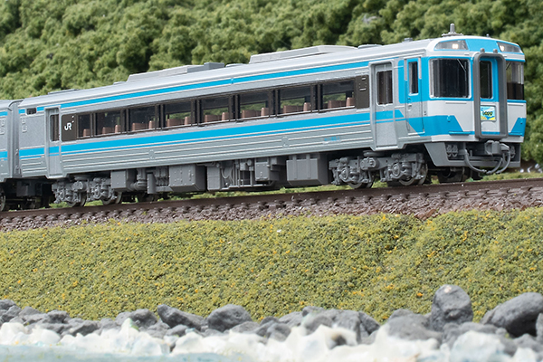 JR四国に残る国鉄型特急車 キハ185系のTOMIX製Nゲージで遊ぶ！ | 鉄道