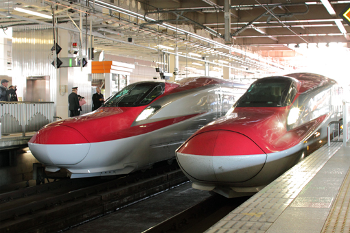 記念出発式を開催！ 秋田新幹線「こまち」の25周年をともに祝おう