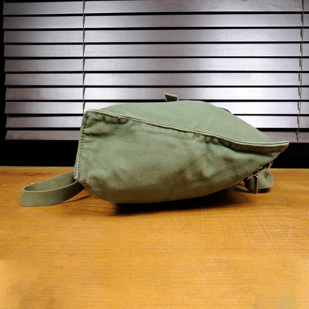 スウェーデン軍放出品 ガスマスクバッグ M-51ガスマスク用 キャンバス