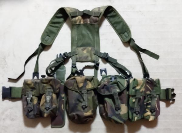 イギリス軍放出品 PLCEベルトキット DPM迷彩 バヨネットフロッグ付き