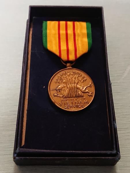 アメリカ軍放出品 記章 ベトナムサービスメダル ベトナム戦争従軍記章