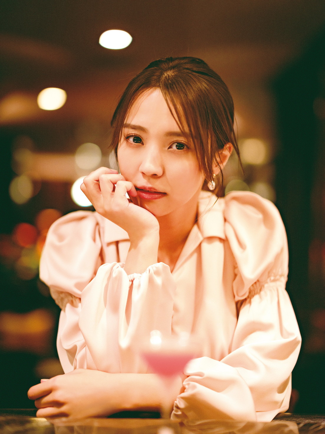 2022年10月4日(火)小林由依2nd写真集の発売が決定！ | ニュース | 櫻坂