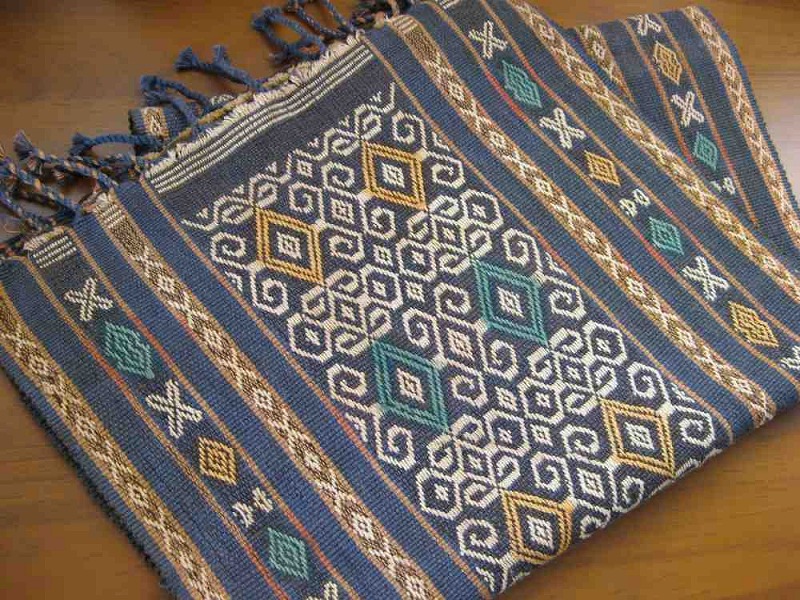 インドネシア、スンバ島の浮織イカット