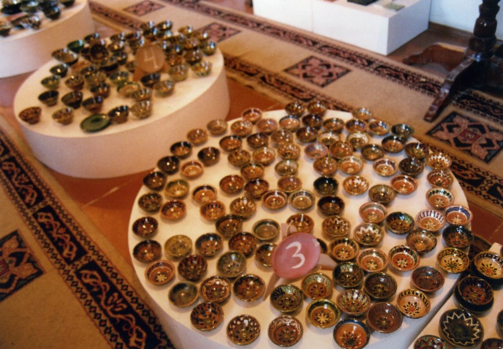 ウズベキスタンの陶器の町「ギジュドゥヴァン」｜アブドゥッロの工房を