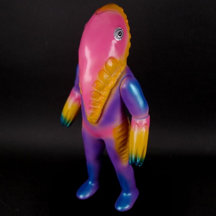 ブルマァクの新たな「狙われた街」！ 「メトロン星人(パープル)」が