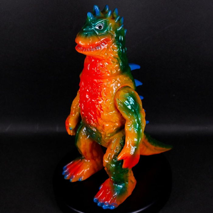 ギャラリー＆ショップ・墓場の画廊にブルマァク製「バラン（オレンジ