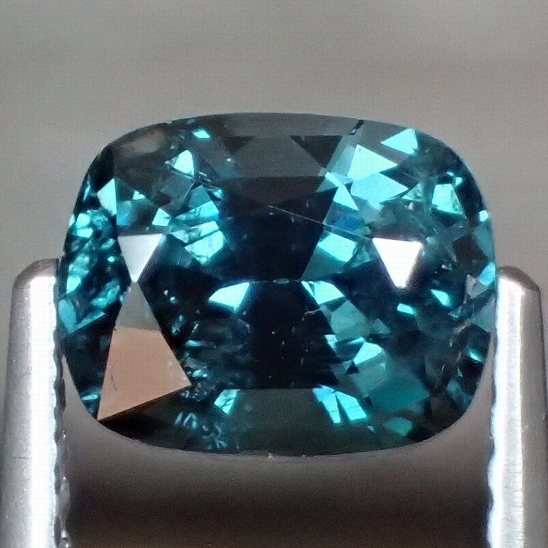 レア！緑味を帯びた華麗な天然ブルースピネル1.450cts！ [SPB347