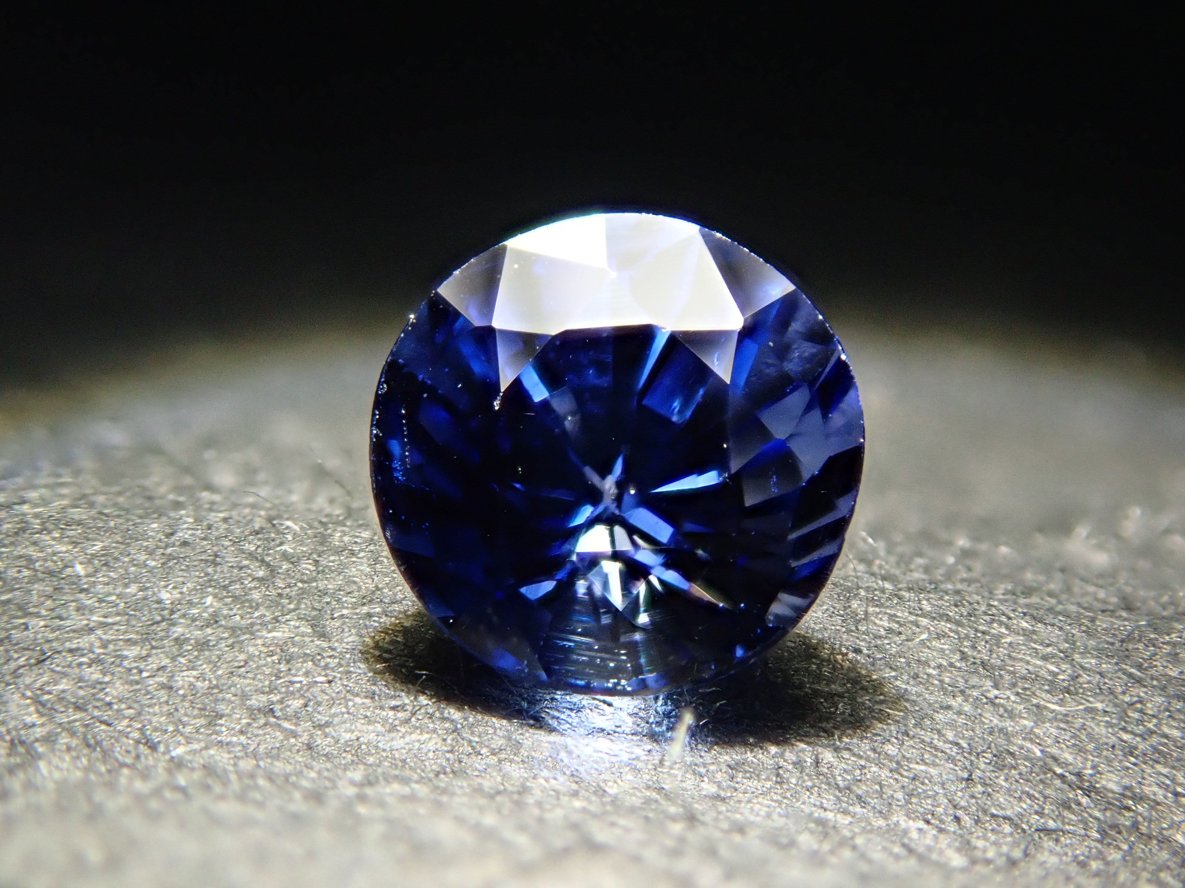 スリランカ産ブルーサファイア 0.414ctルース