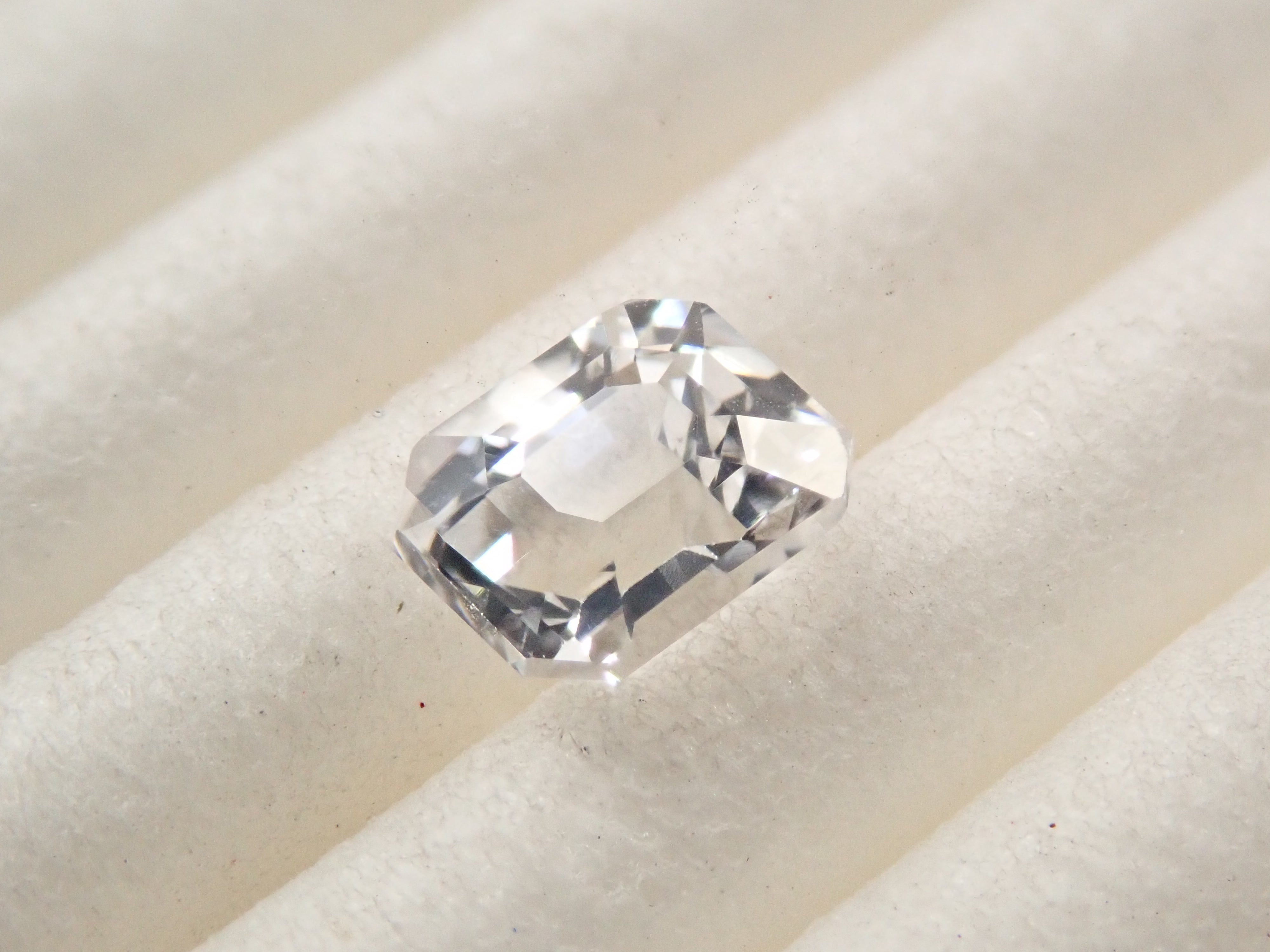 ロシア産フェナカイト 0.433ctルース