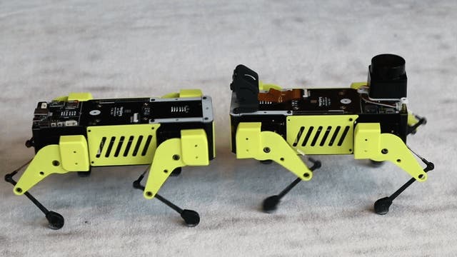 ChatGPT搭載！会話もできる四足歩行AIロボット犬『ミニぷぱ2