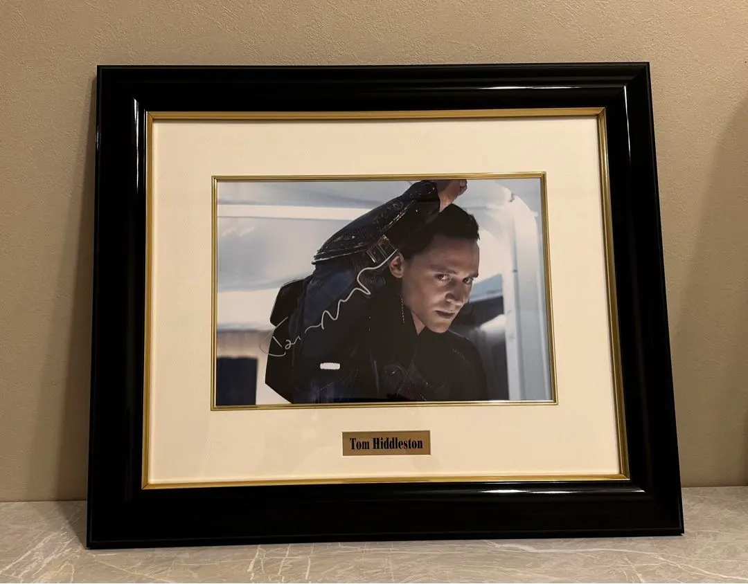 2026年最新】トムヒドルストン サインの人気アイテム - メルカリ