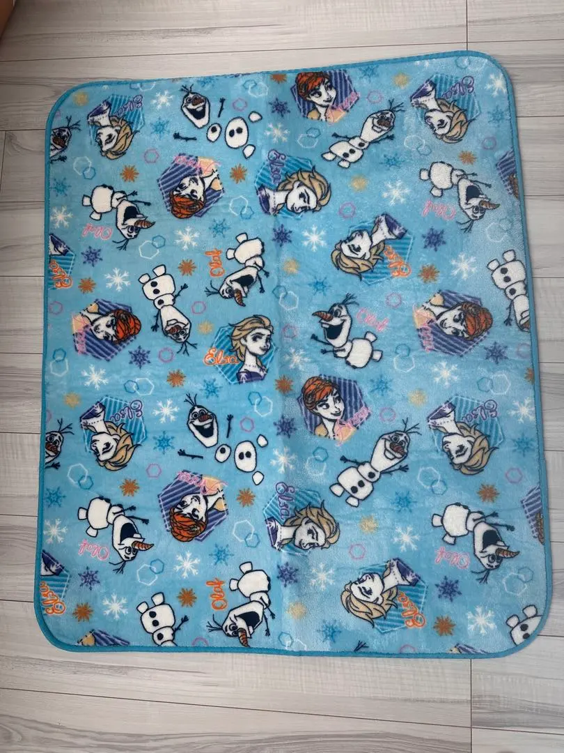 2026年最新】アナ雪ラグの人気アイテム - メルカリ