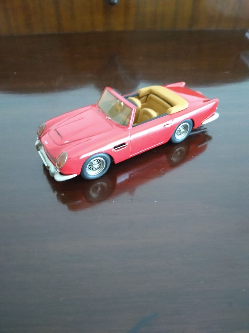 アストンマーチン　DB5 アストンマーティン、世界25台限定復刻生産の「DB5ゴールドフィンガー