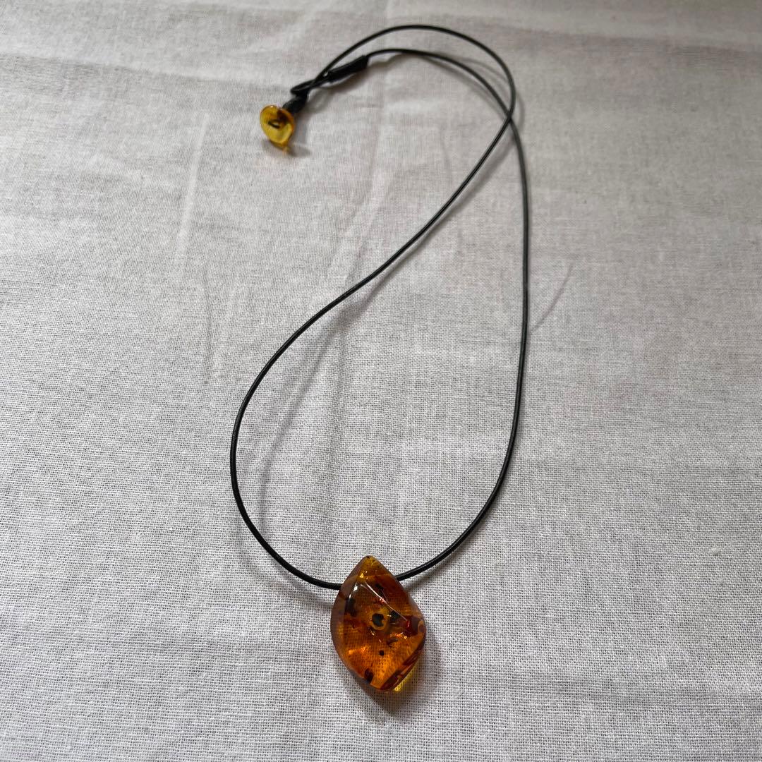琥珀 ネックレス チョーカー メンズ レディース 黒紐 - メルカリ