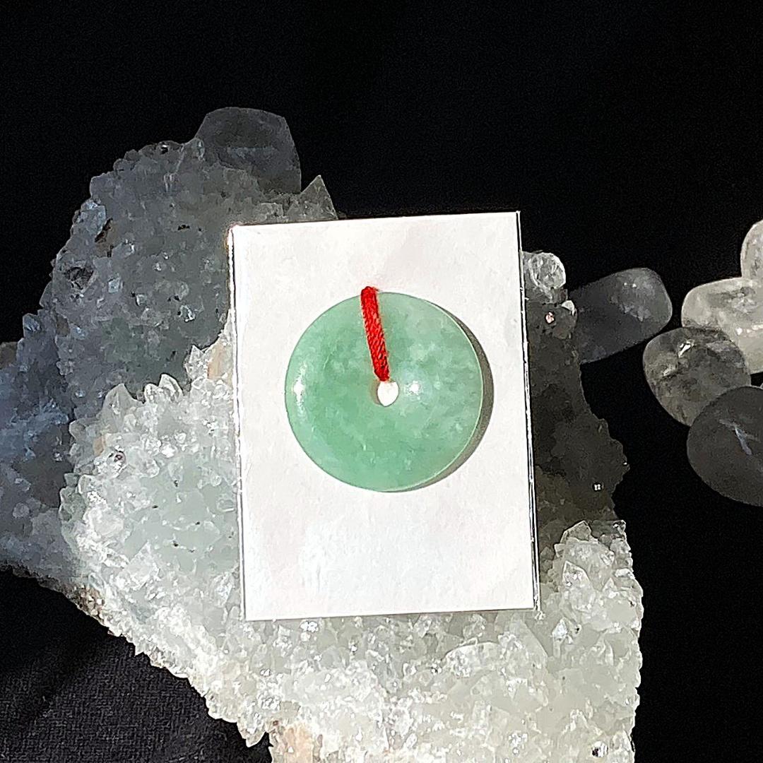 【古の守護、平安を紡ぐ】翡翠 平安扣（へいあんこう） Amazon.co.jp: R-134 翡翠ネックレス 平安扣 緑翡翠 お守り 縁起物