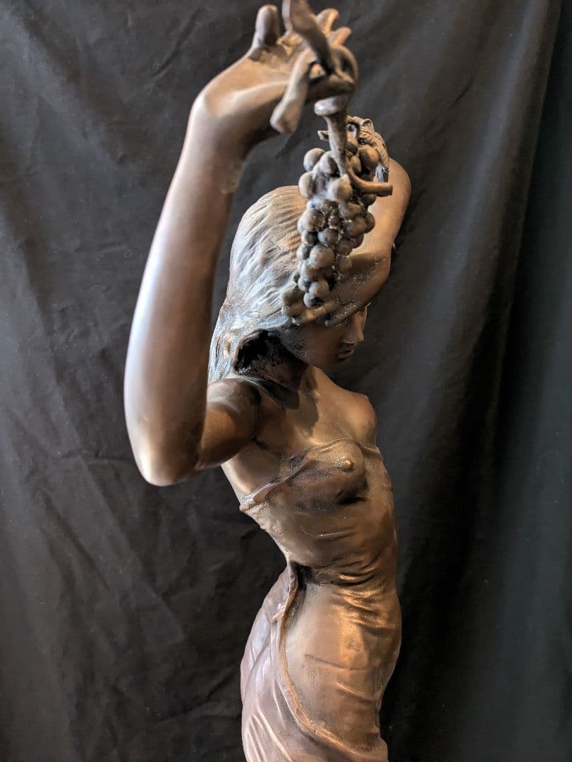 セミ・ヌードブロンズ像高さ約98cm