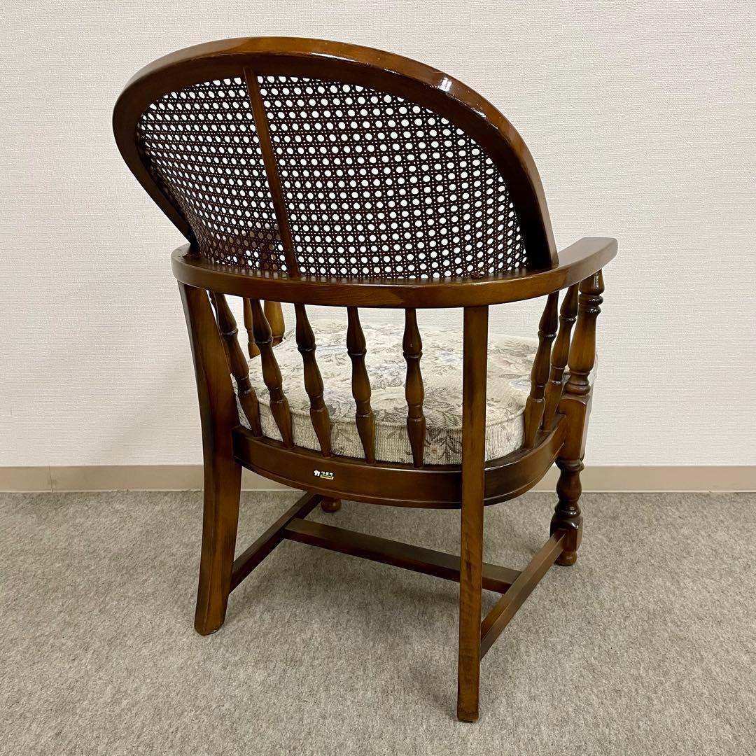 【カリモク】\"コロニアル\"CC3400 肘付食堂椅子