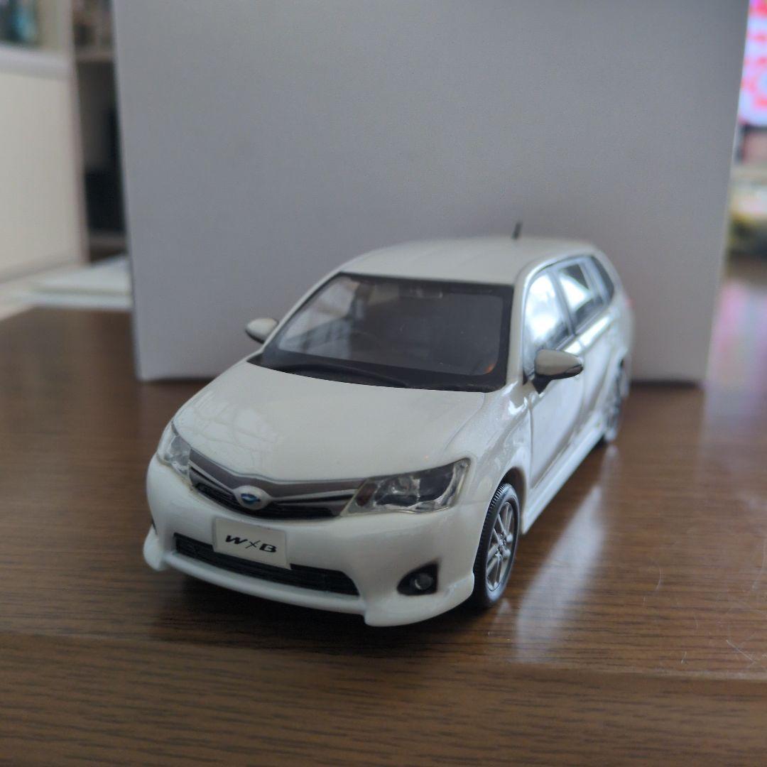 トヨタ カローラフィールダーW×B ホワイトパールクリスタルシャインの