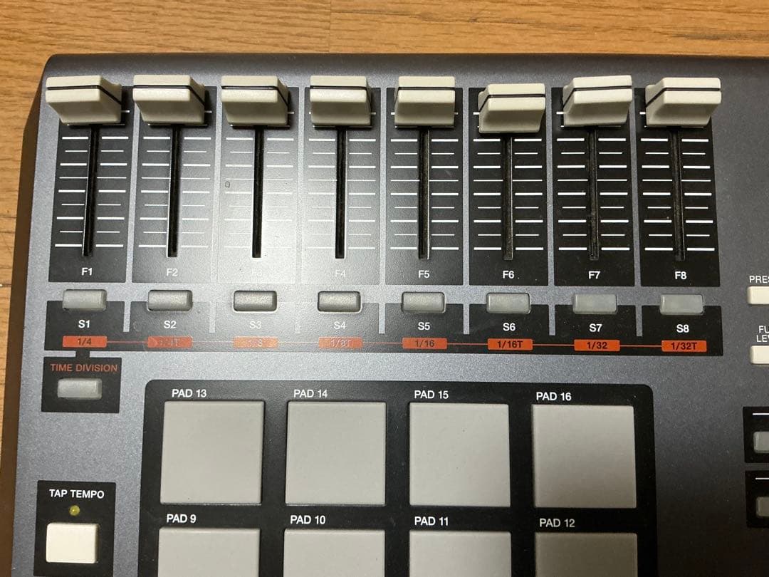 値下げ】AKAI MPD32 MIDIコントローラー