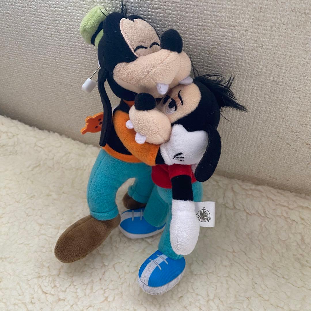 グーフィー マックス ディズニーストア グッズ ぬいぐるみバッジ ハグ