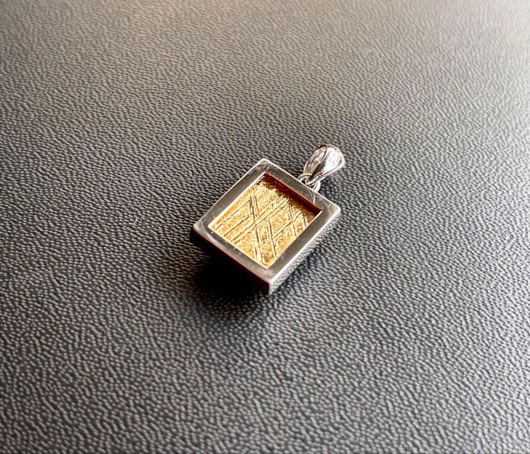 究極品質　宇宙の彼方から舞い降りし奇跡の隕石　プレミアムゴールドギベオンのPT