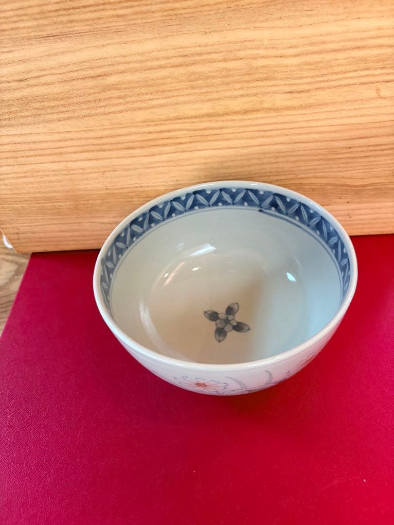 有田焼の佐藤走波による染錦秋桜文の鉢 - メルカリ