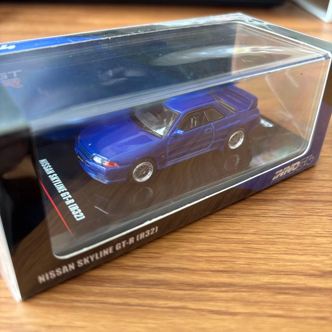 INNO64 スカイラインGT-R R32 ブルー デカールと交換ホイール付き INNO64 スカイラインGT-R R32 ブルー デカールと交換ホイール付き
