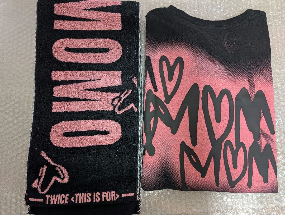 TWICE MOMO ツアータオル & Tシャツ セット T-SHIRT〈BLACK〉【M】/ MOMO / TWICE『THIS IS FOR』 – JYP JAPAN