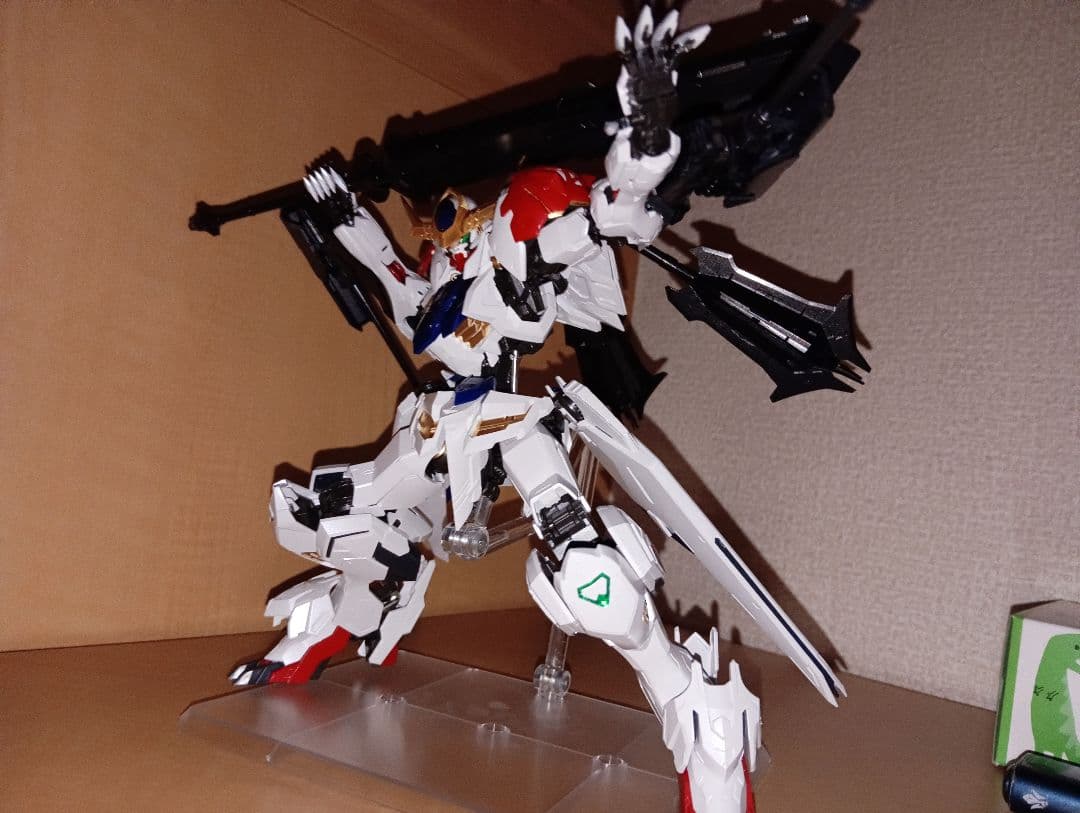 MGバルバトスルプス 全塗装完成品 アクションベース8付き - メルカリ