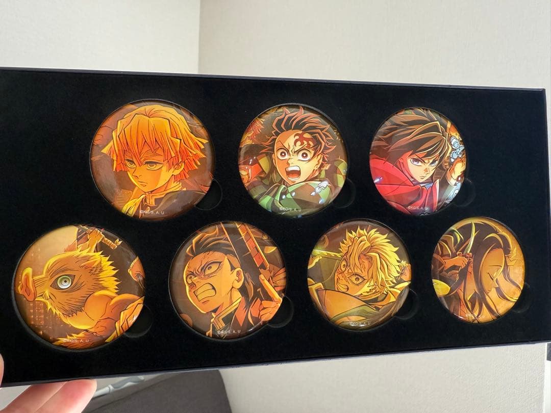 鬼滅の刃無限城編キービジュアル缶バッジセットA - メルカリ
