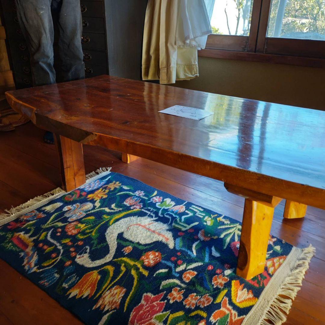 イチイ（一位）の一枚板のロ－テ－ブルです。 イチイ 一枚板 ダイニングテーブル／1840mm 【A7338】 【一枚板