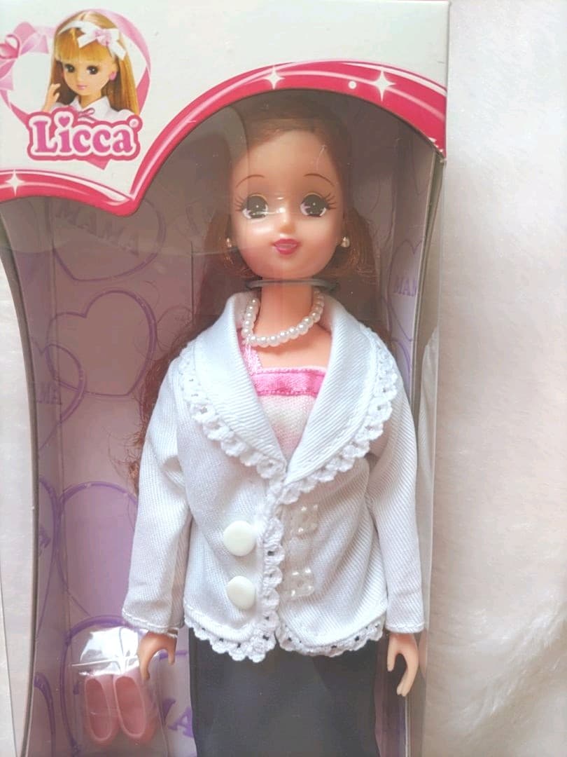 新品未開封　リカちゃん人形　リカちゃんのママ　織江さん Amazon.co.jp: リカ 人形 のきれいな ママ 香山織江 リカママ リカ