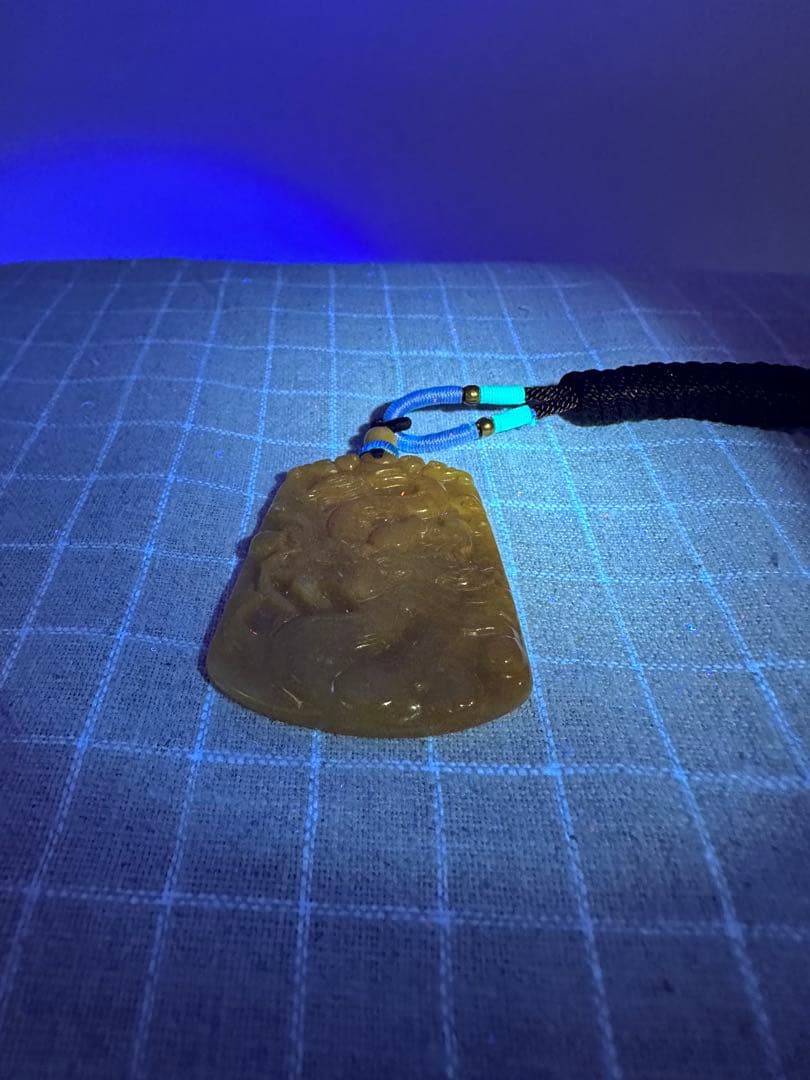 ☆天然☆ ミャンマー翡翠 黄翡翠 精巧な彫刻（竜紋）ネックレス