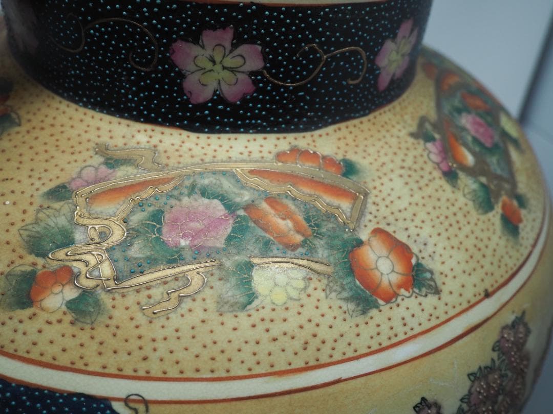 薩摩焼　金彩絵付壺　-SO