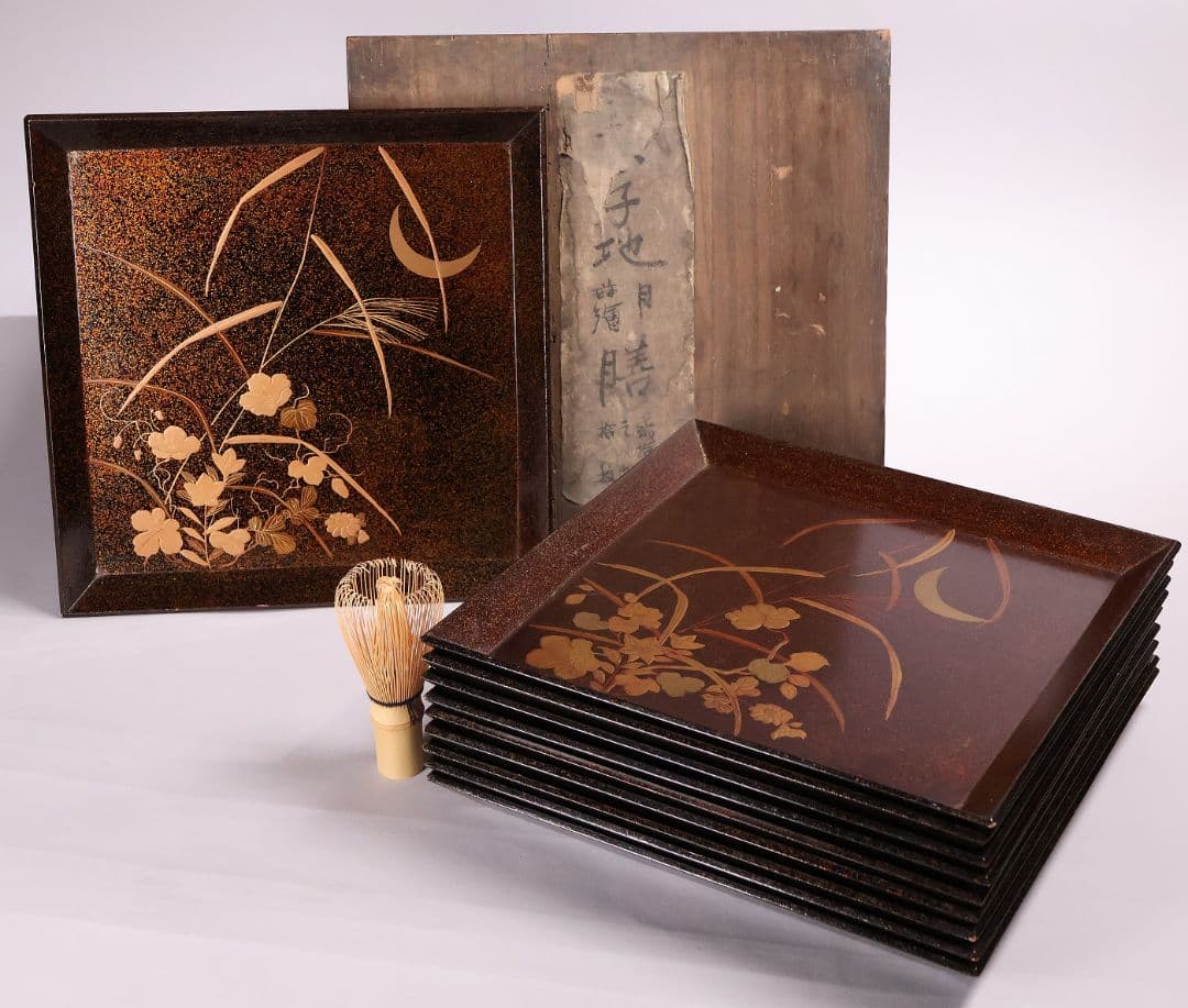 【MB46】時代 梨地吸物膳 十客 月と草花蒔絵 秋草 四方膳 卓上 折敷 木製 輪島塗 在銘 黒漆塗 桔梗秋草金蒔絵 半月盆 折敷 5枚セット 漆光堂