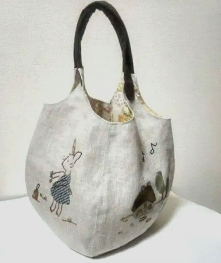 【パッチワーク・キルト】 《4枚はぎサマーバック》 残一点