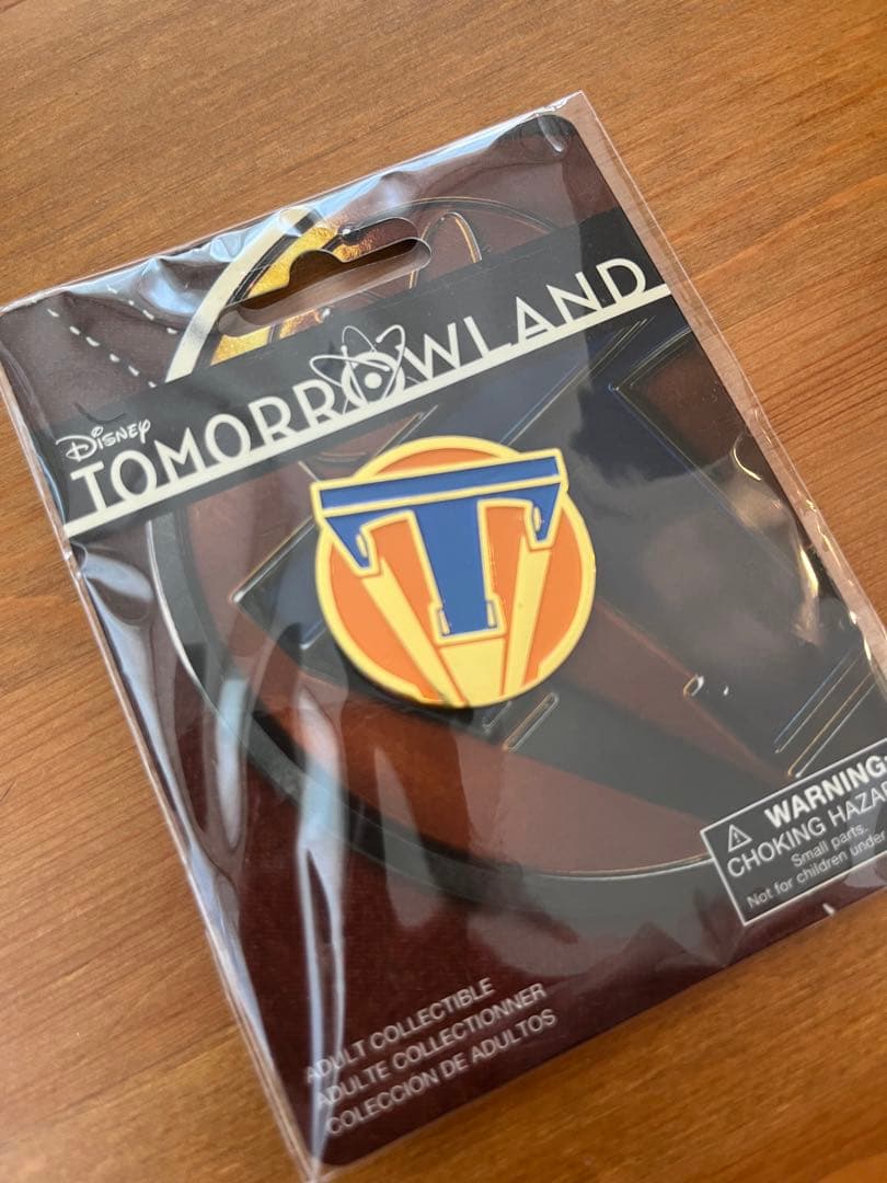 絶版 映画 トゥモローランド ピンバッジ - メルカリ