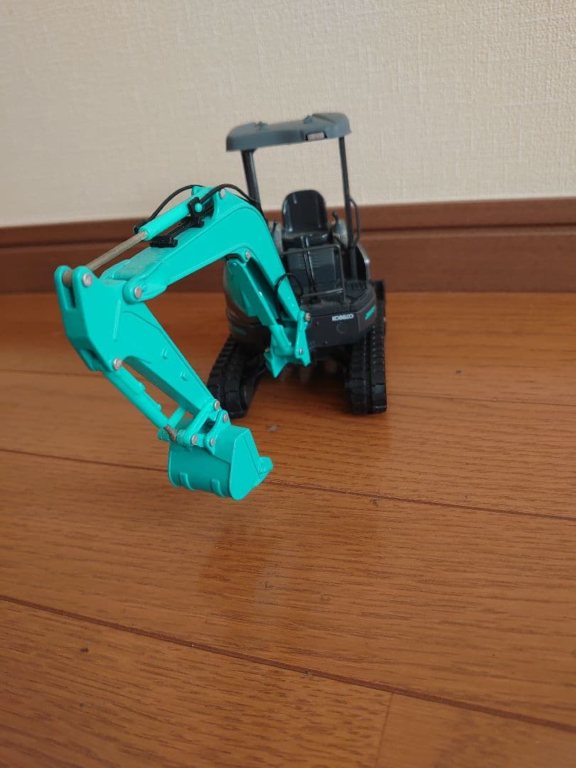 KOBELCO Beetle SK35SR 1/21スケール
