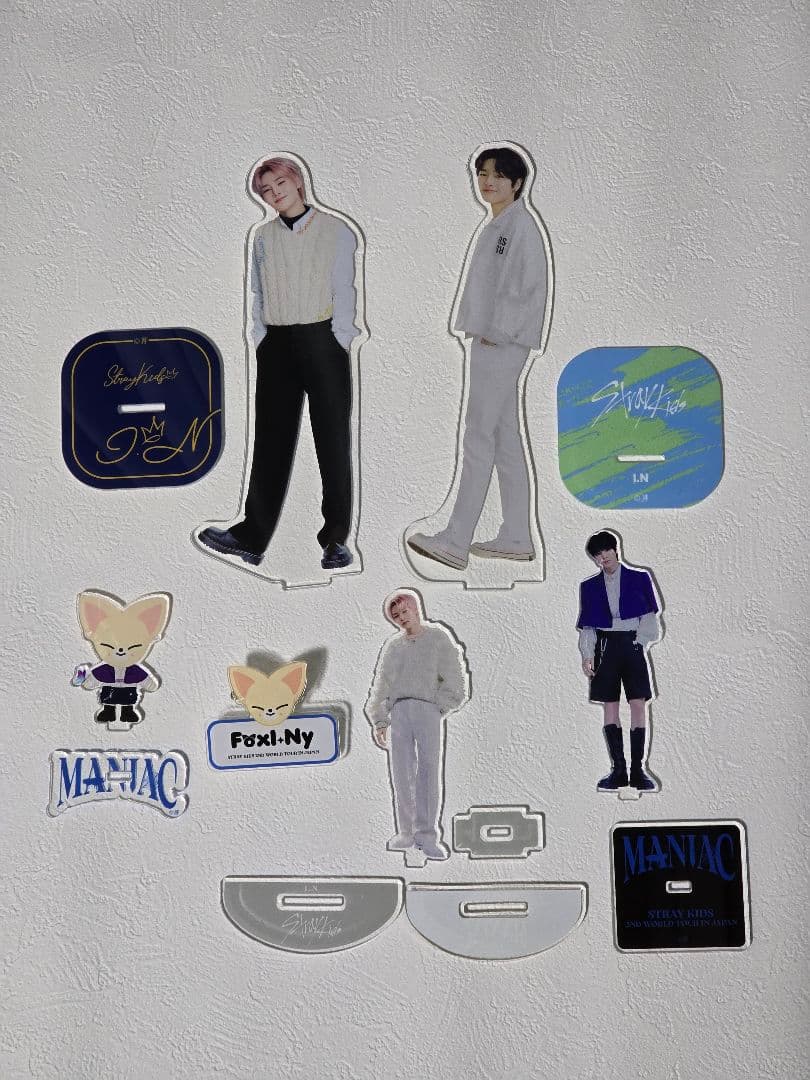 フォクシニー アイエン まとめ売り アクスタ トレカ ぬいぐるみ スキズ